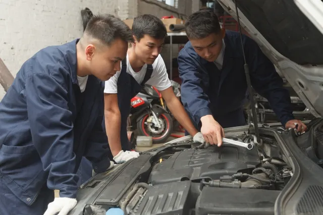 和泉市にある「白石国際行政書士事務所」では外国人雇用に必要な「在留資格」の取得支援